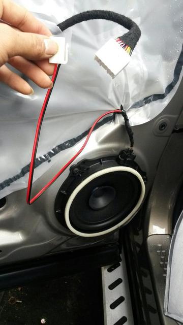 被那条该死的音响线折磨了一下午，终于搞明白了正负极这回事