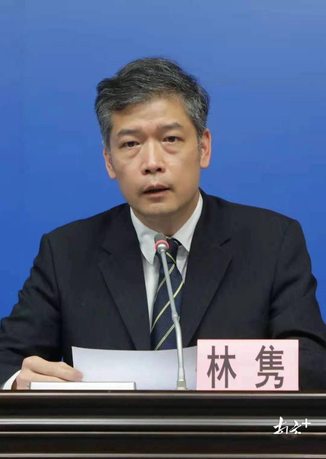 那天早上刷到31省区市新增本土确诊104例，我正在楼下买煎饼